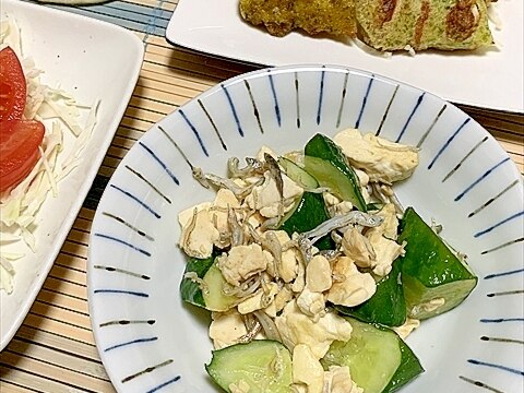 半端なお豆腐やっつけ隊！胡瓜とおじゃこで炒り豆腐